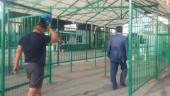 Железные клетки на границе с Кыргызстаном расширили усилиями омбудсменов двух стран