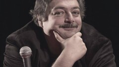 Алматинцы угрожают закидать Дмитрия Быкова тухлыми яйцами за строчку в романе