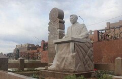 Герольду Бельгеру установили памятник на кладбище в Алматы