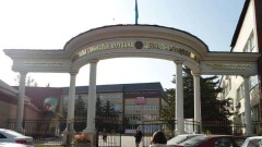 В Алматы уволили главврача ЦГКБ, где заразились 182 медработника. Коллеги требуют его вернуть