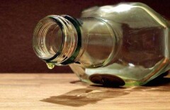 Житель Карагандинской области выпил бутылку водки залпом и умер