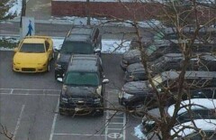 Жёлтый спорткар Тохтара Тулешова обнаружен на полицейской стоянке в Шымкенте 