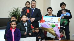 Самой молодой многодетной матери Казахстана подарили дом