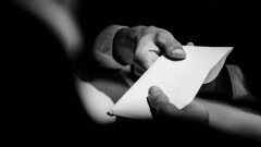 Главу департамента госдоходов Атырауской области подозревают в получении взятки