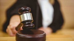 Сотрудник МВД приговорён к двум годам колонии за взятку обувью в Костанае
