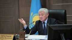 Сапарбаев запретил автобусам рано уходить с маршрутов в новогоднюю ночь 