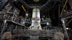 Во Флориде приступили к сборке ракеты NASA для полёта на Луну