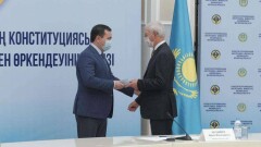 Более 400 карагандинцев наградили юбилейной медалью к 25-летию Конституции РК