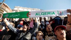 Жители Алжира проводят митинги против выдвижения президента на пятый срок 