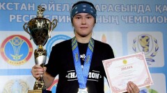 На чемпионате Казахстана по женскому боксу судьи пытались "убить" Назым Кызайбай
