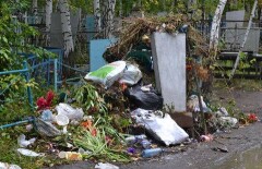 Кладбище Петропавловска превращается в помойку