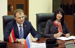 Президент Приднестровья обвенчался с экс-главой МИД непризнанной республики