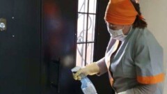 В Нур-Султане начали проводить дезинфекцию в подъездах многоэтажек