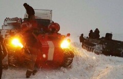 Застрявших на трассе дальнобойщиков вызволили спасатели 