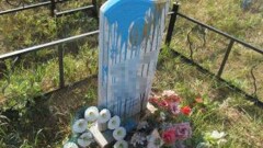 В СКО школьники разбили памятники и окна часовни на кладбище 