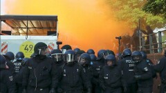 Более 70 полицейских пострадали при столкновениях с антиглобалистами в Гамбурге