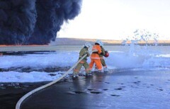 Два человека пострадали во время пожара на нефтебазе в Жанаозене
