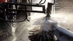 В Нур-Султане дороги начали мыть шампунем