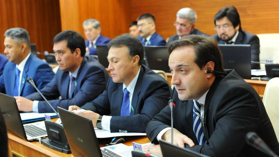 Фото с сайта parlam.kz