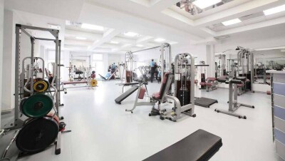 Владельцы фитнес-центров, частных школ и рынков обязались соблюдать меры безопасности, чтобы им разрешили работать