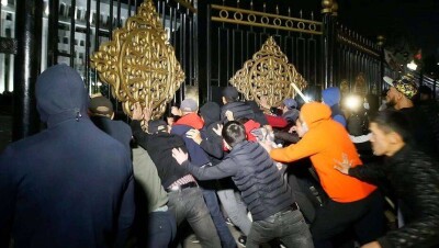 Бішкектегі бас көтеру. Қырғыз елінде тыныштық тағы қалай бұзылды?