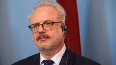 Президент Латвии попросил граждан страны не умирать от коронавируса в канун Рождества