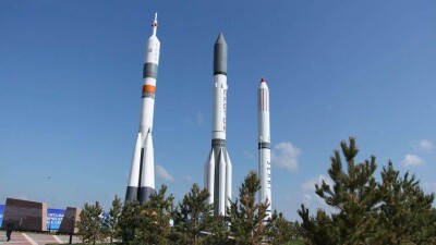 Президенту показали, как работает испытательный комплекс космических аппаратов в Астане