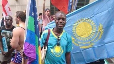 Геи США вышли на парад в одежде с символикой Казахстана