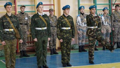 Минобороны не может обеспечивать старшеклассников военной формой для уроков НВП