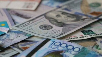 Курс тенге за пять дней укрепился на 0,3%, доложил Досаев в Правительстве