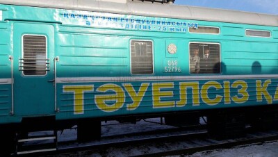 Пассажиры поезда "Тәуелсіз Қазақстан" признались, что устали ехать в поезде