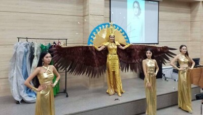 Костюм "Рухани жангыру" сшили для участницы конкурса "Мисс Вселенная"