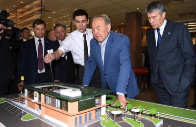Нурсултан Назарбаев проверил готовность McDonald’s к открытию 