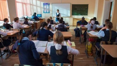 Президент мұғалімдердің айлығын екі есеге көтеруге тапсырма берді. Жоғары жалақы ұстаздардың қолына қашан тиеді? Жаңалықтарға шолу