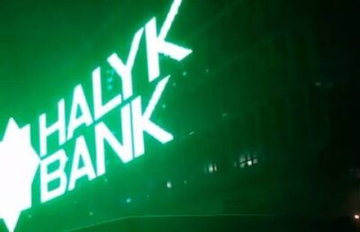 Умут Шаяхметова ответила на возмущения алматинцев огромной надписью Halyk Bank на Аль-Фараби 