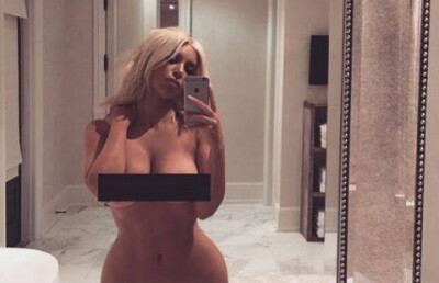 Ким Кардашьян взорвала соцсети фотографиями в стиле "ню"