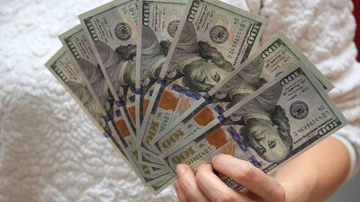 Доллар подешевеет до 300 тенге, уверен аналитик