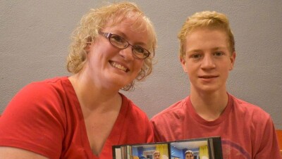 В США подросток и его мама собирают деньги для помощи сиротам в Казахстане