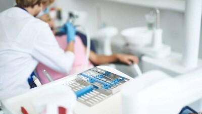 Двухлетняя девочка впала в кому после приёма у стоматолога в Нур-Султане: клиника работает, идёт проверка