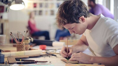 В выпускных классах 70% предметов будут преподавать в традиционном формате в третьей четверти