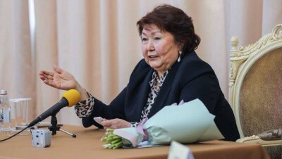 Сара Назарбаева провела "урок любви" для выпускников центра "Бөбек" 