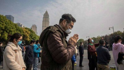 В Китае молчанием почтили память жертв коронавируса