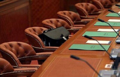 Госструктуры не оставляют попыток "жить с размахом" - глава Минфина 