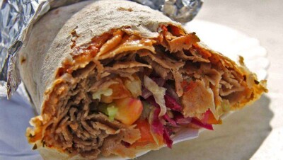 10 человек, в том числе двое детей, отравились донерами в Карагандинской области