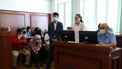 Несоблюдение сантребований в суде по делу о ДТП на блокпосту объяснили большим количеством журналистов