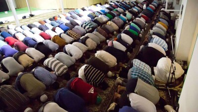 100 тысяч тенге заплатит житель ВКО за попытку научить имама читать намаз