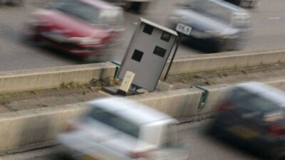 "Жёлтые жилеты" во Франции разгромили более половины всех дорожных радаров в стране