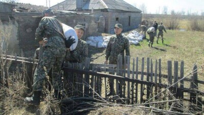 Бойцы Нацгвардии спасли от паводков посёлок в Павлодарской области 
