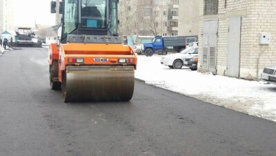 Коммунальщики Семея возмутили горожан укладкой асфальта во время снегопада