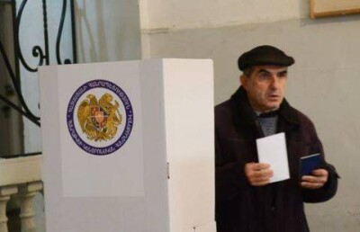 Чуть больше половины избирателей проголосовали на выборах в Армении